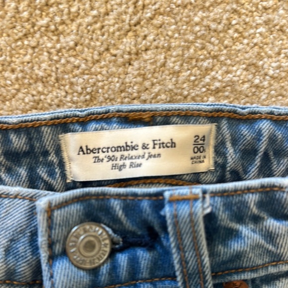 Abercrombie & Fitch 90’s relaxed high rise Jean - Picture 2 of 3
